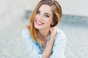 yellow teeth causes and how to whiten them